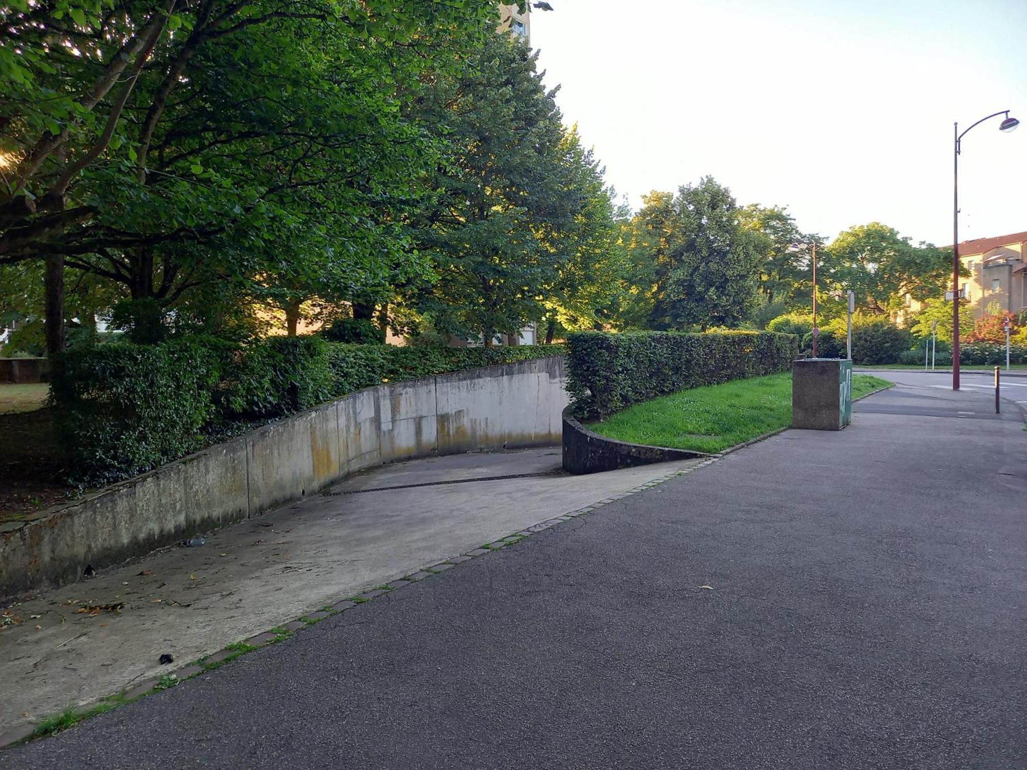 F2 65M2 Parking Prive Avec Une Belle Vue Metz Exterior foto